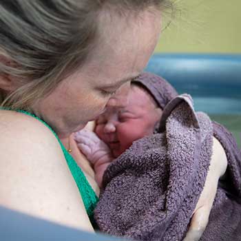 Suda Doğumda Ebenin Rolü